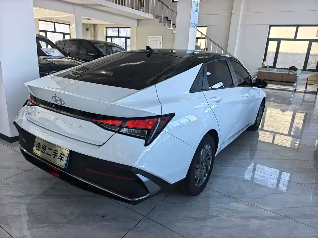 Hyundai Elantra — фото 13