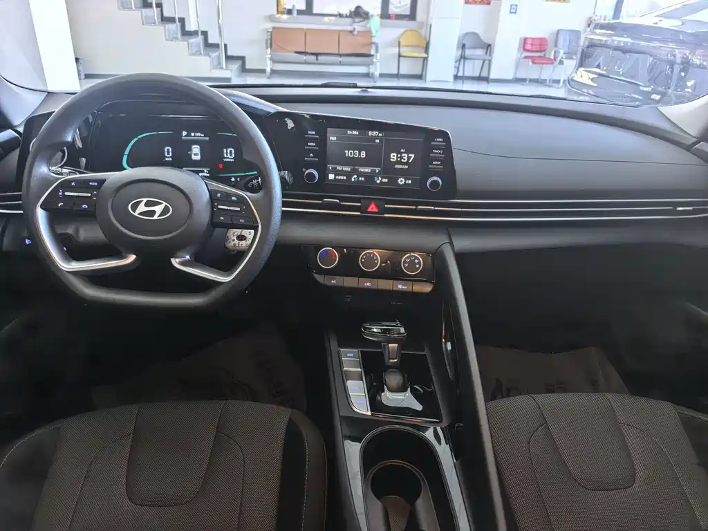 Hyundai Elantra — фото 5