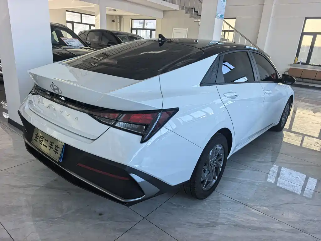 Hyundai Elantra — фото 8