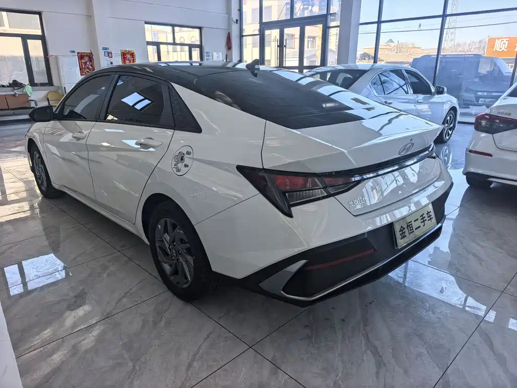 Hyundai Elantra — фото 9