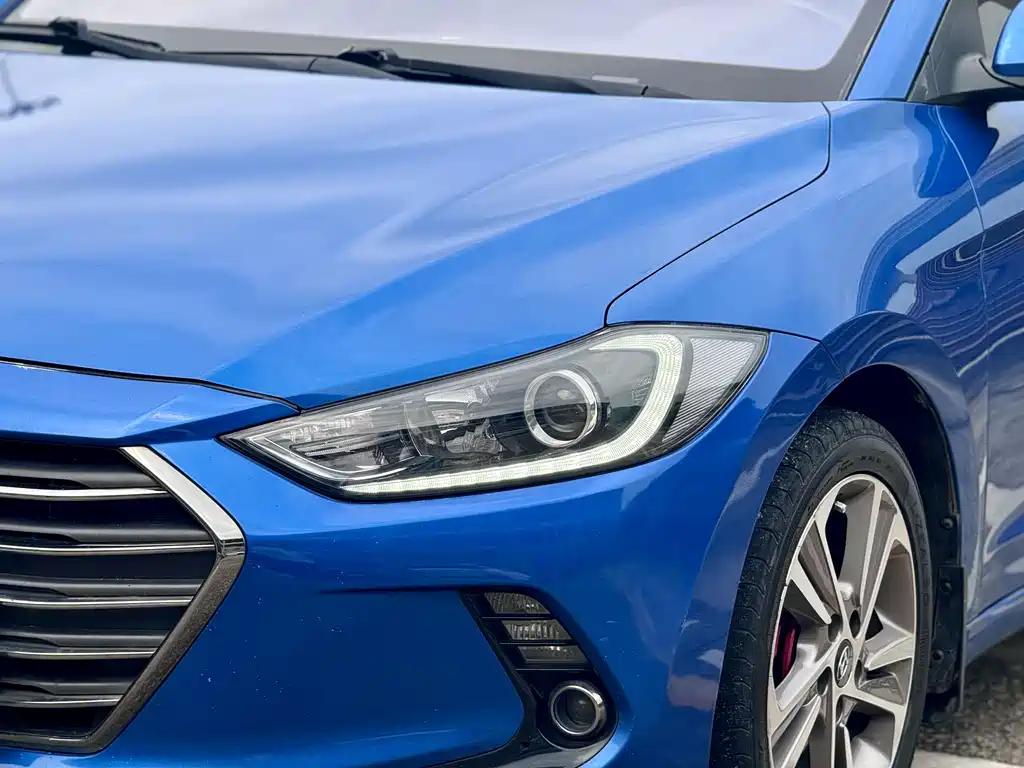 Hyundai Elantra — фото 4
