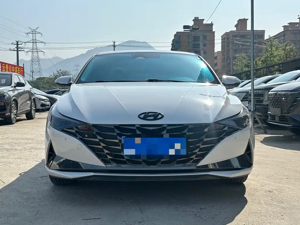 Hyundai Elantra — фото 2