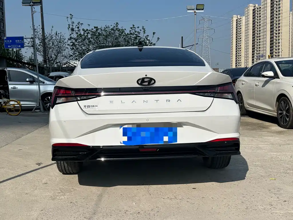 Hyundai Elantra — фото 14