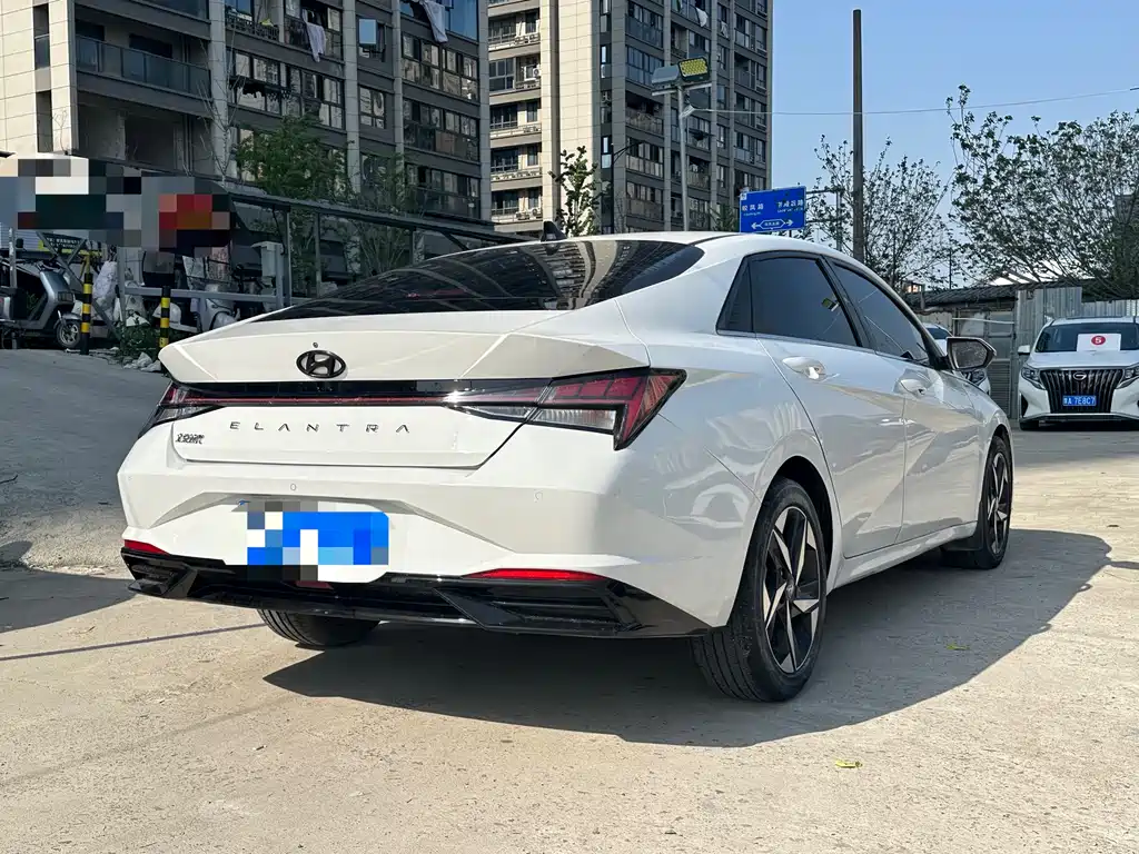 Hyundai Elantra — фото 15
