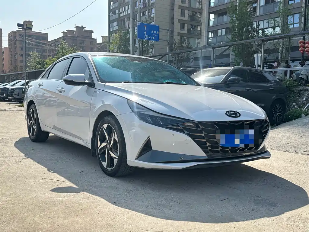 Hyundai Elantra — фото 3