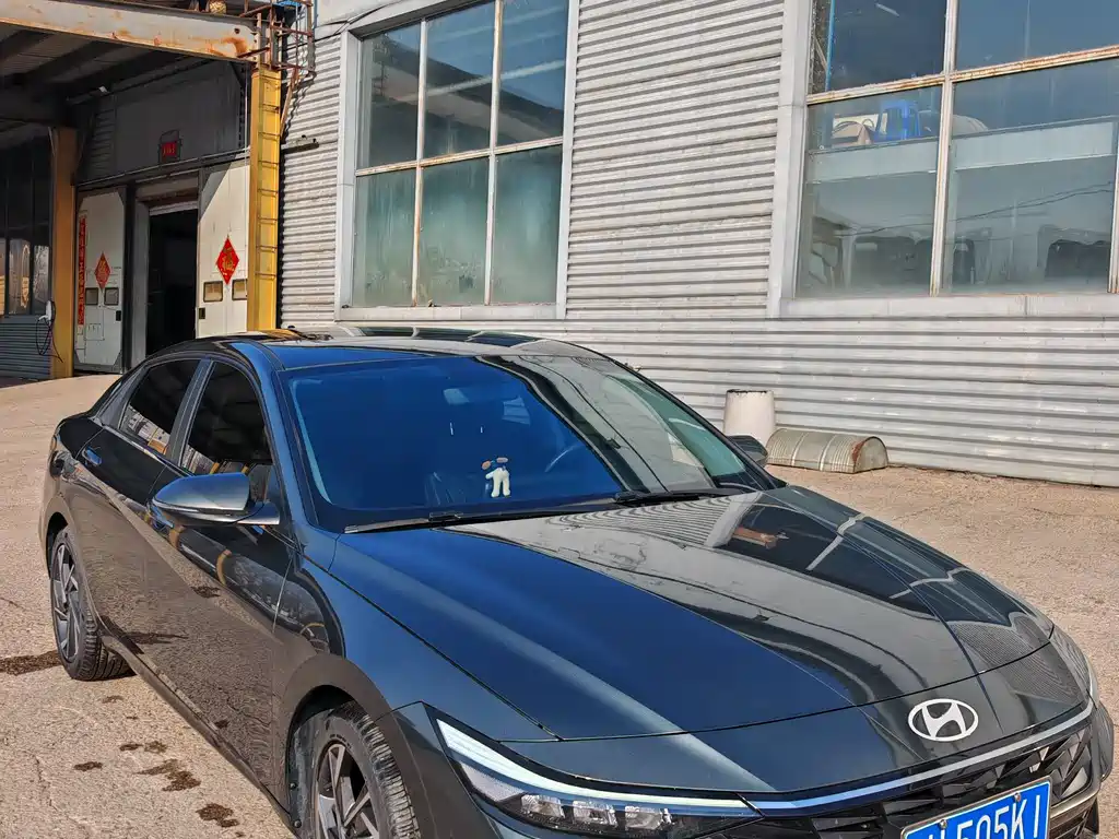Hyundai Elantra — фото 2