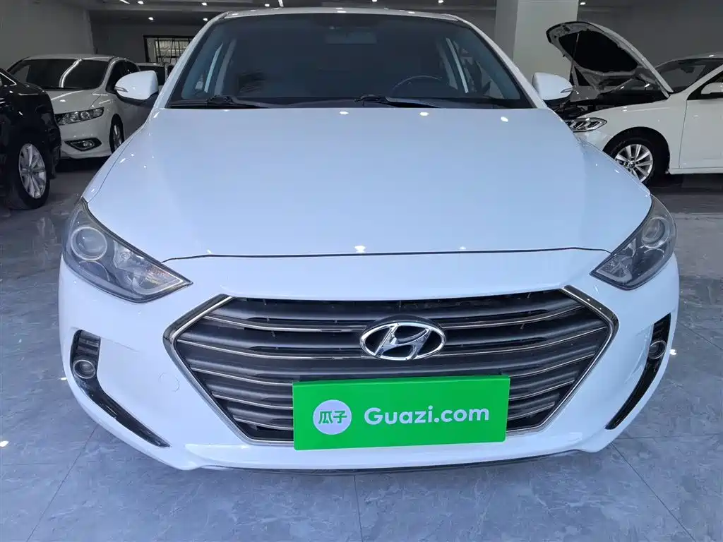 Hyundai Elantra — фото 19