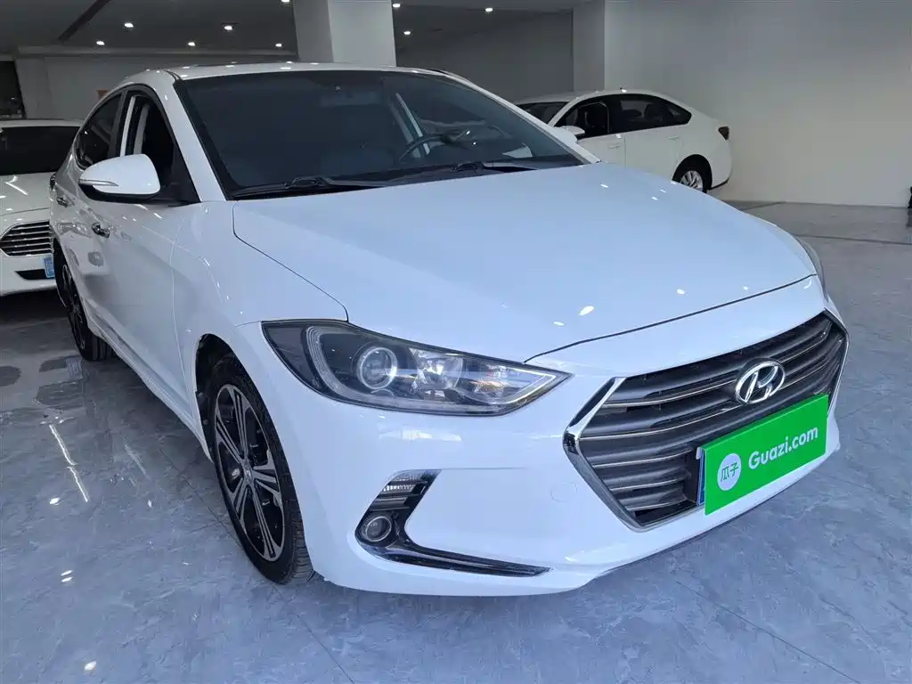 Hyundai Elantra — фото 20