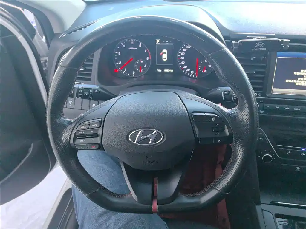 Hyundai Elantra — фото 3