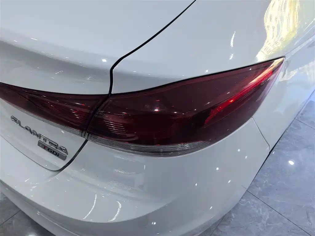 Hyundai Elantra — фото 24