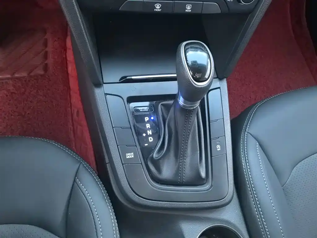 Hyundai Elantra — фото 6