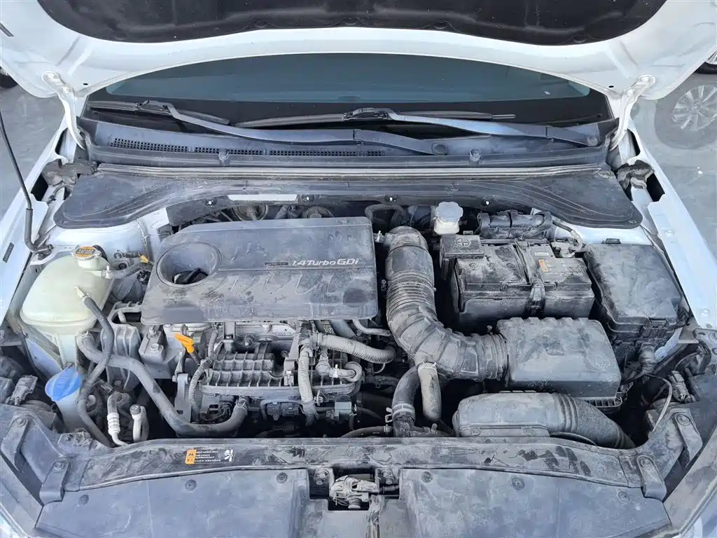 Hyundai Elantra — фото 10