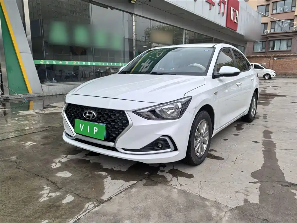 Hyundai Elantra — фото 2