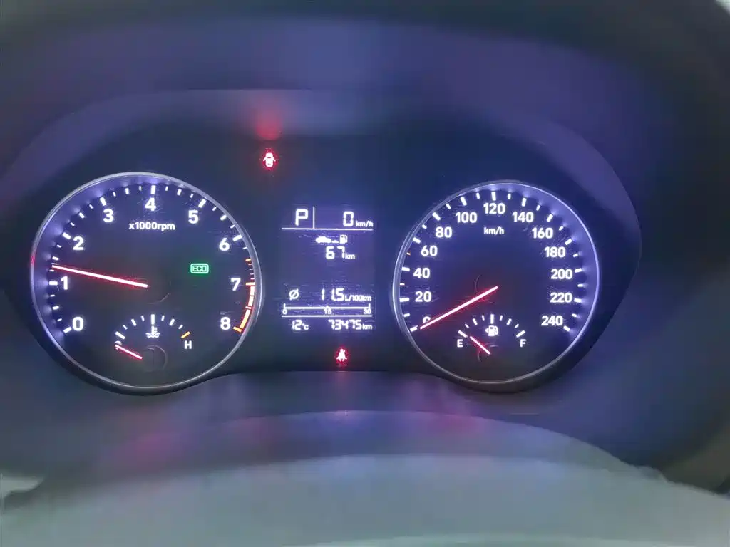 Hyundai Elantra — фото 11