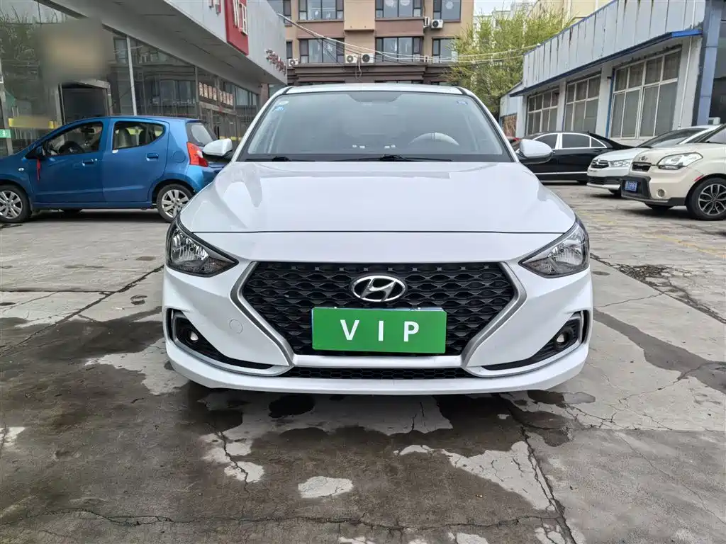 Hyundai Elantra — фото 3