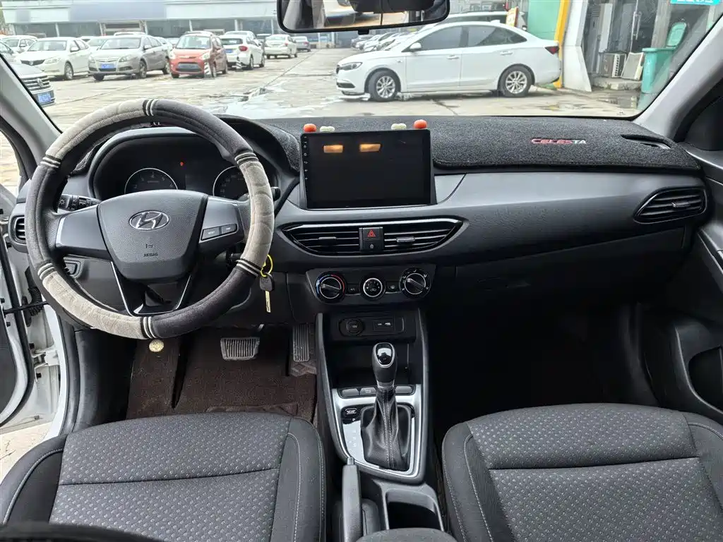 Hyundai Elantra — фото 8
