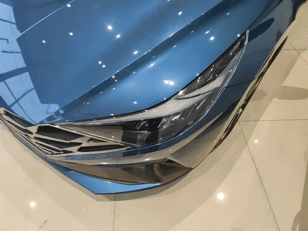Hyundai Elantra — фото 24