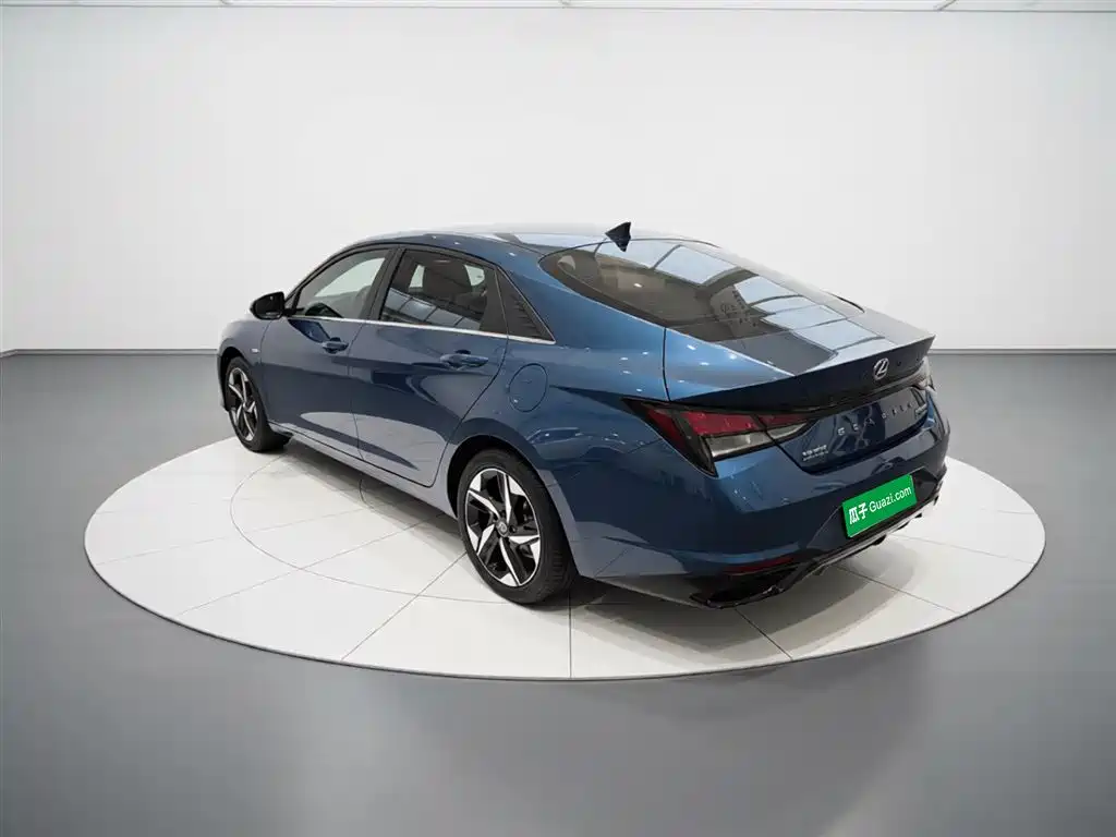 Hyundai Elantra — фото 5