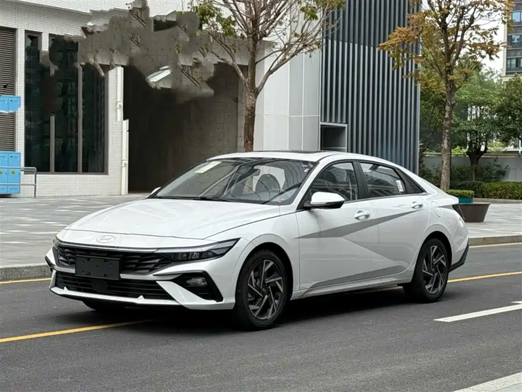 Hyundai Elantra — фото 2