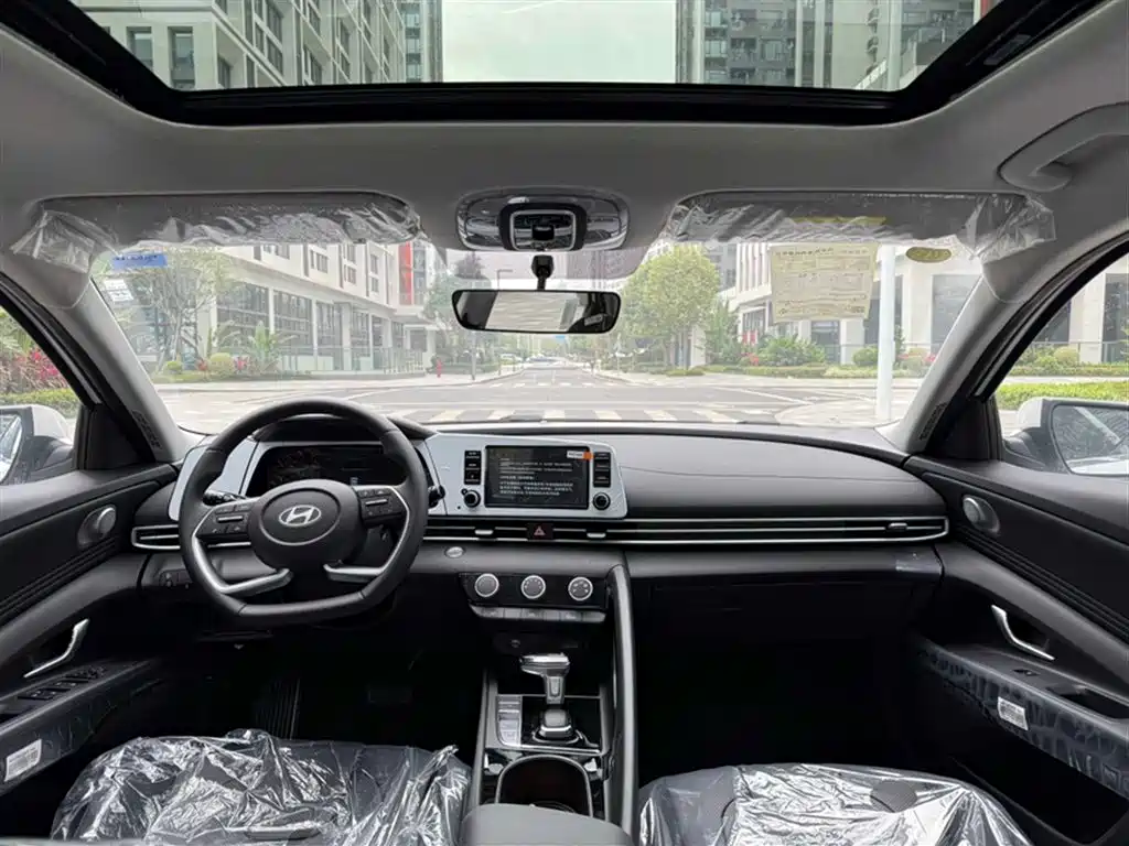 Hyundai Elantra — фото 24