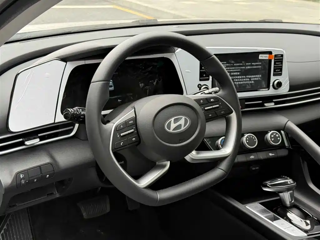 Hyundai Elantra — фото 25