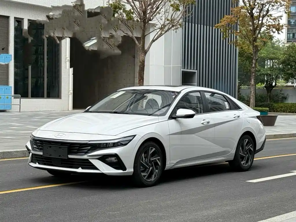 Hyundai Elantra — фото 38