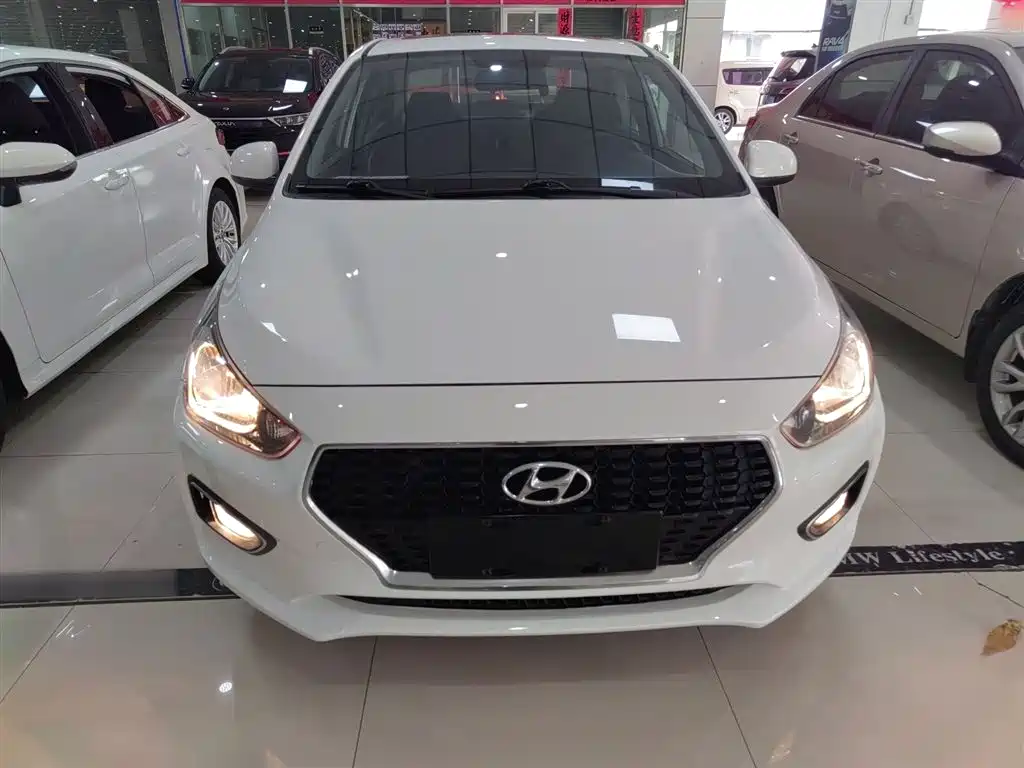 Hyundai Verna — фото 3