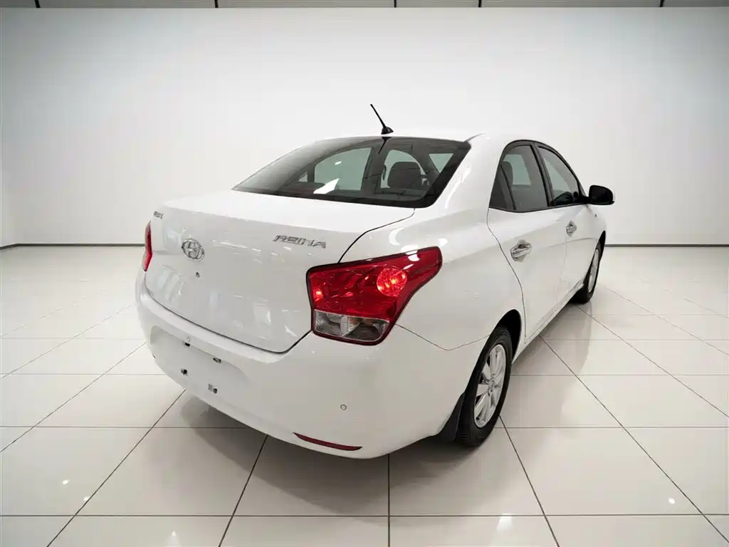 Hyundai Verna — фото 5