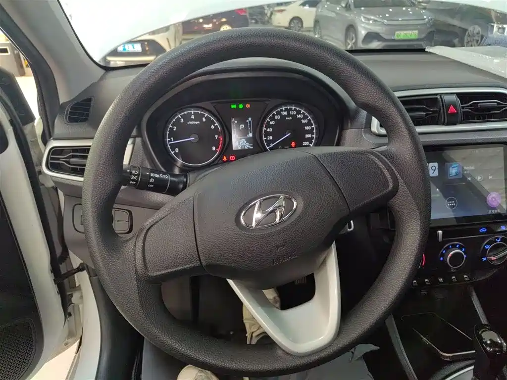 Hyundai Verna — фото 7