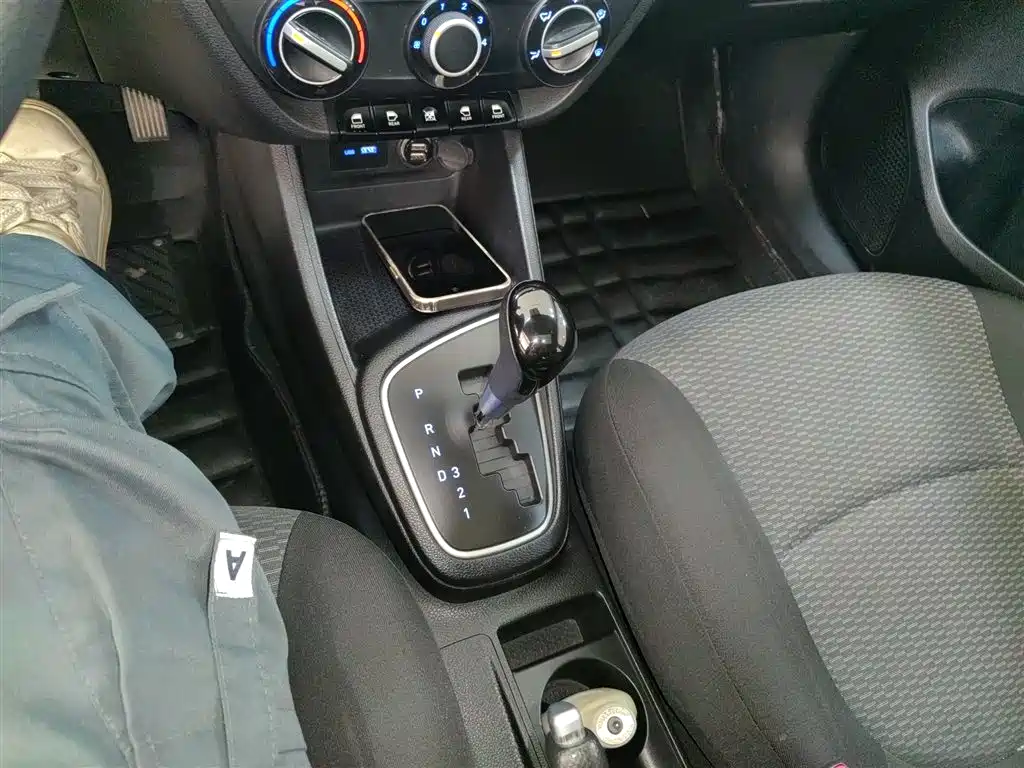Hyundai Verna — фото 10