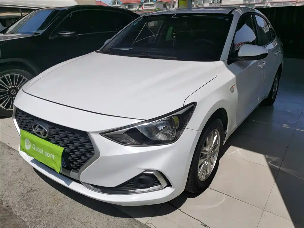 Hyundai Elantra — фото 2