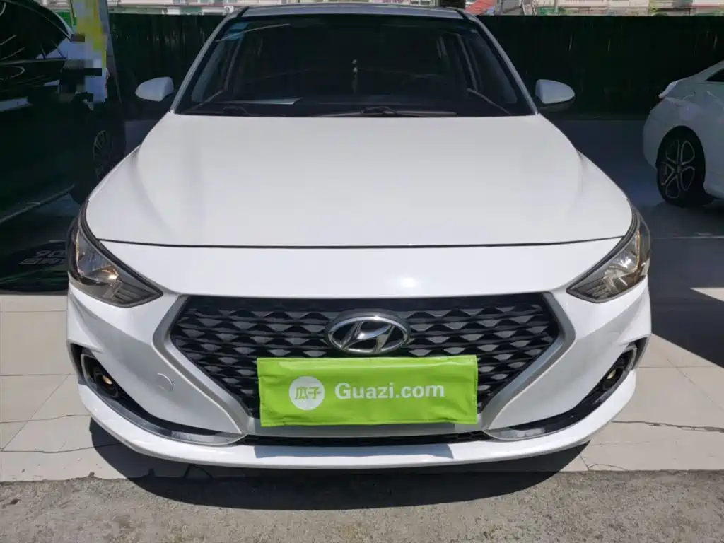 Hyundai Elantra — фото 3