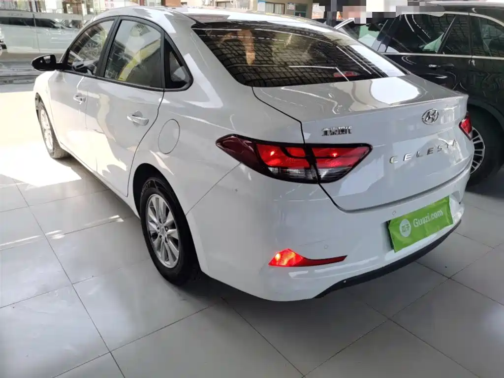 Hyundai Elantra — фото 5