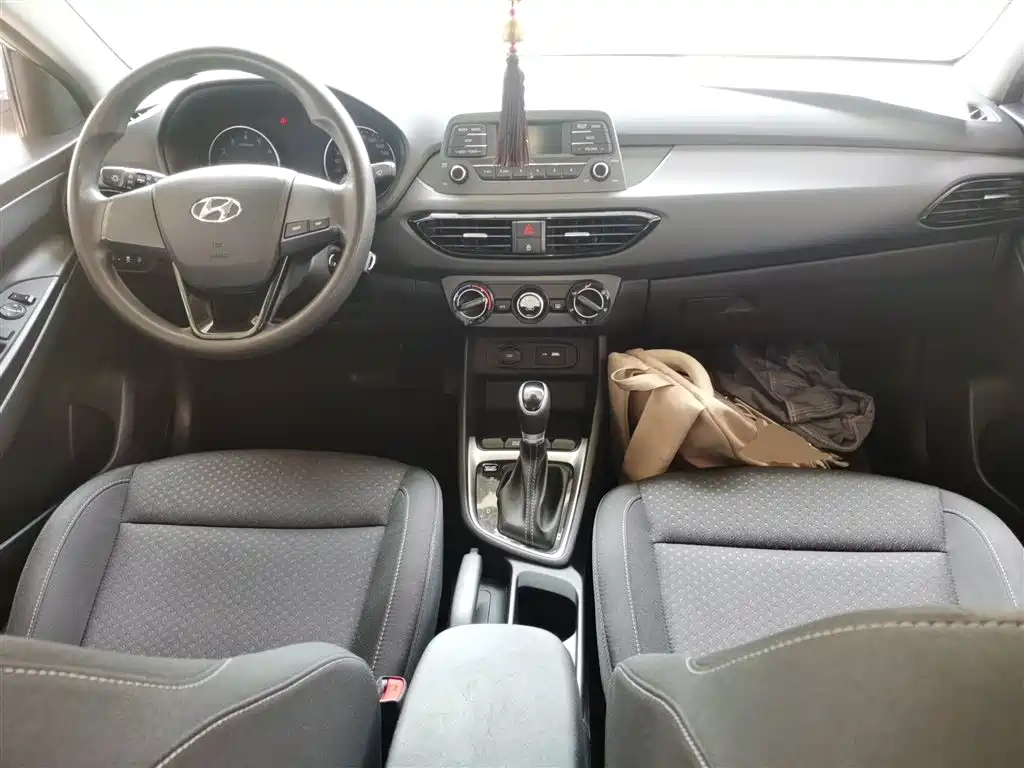 Hyundai Elantra — фото 10
