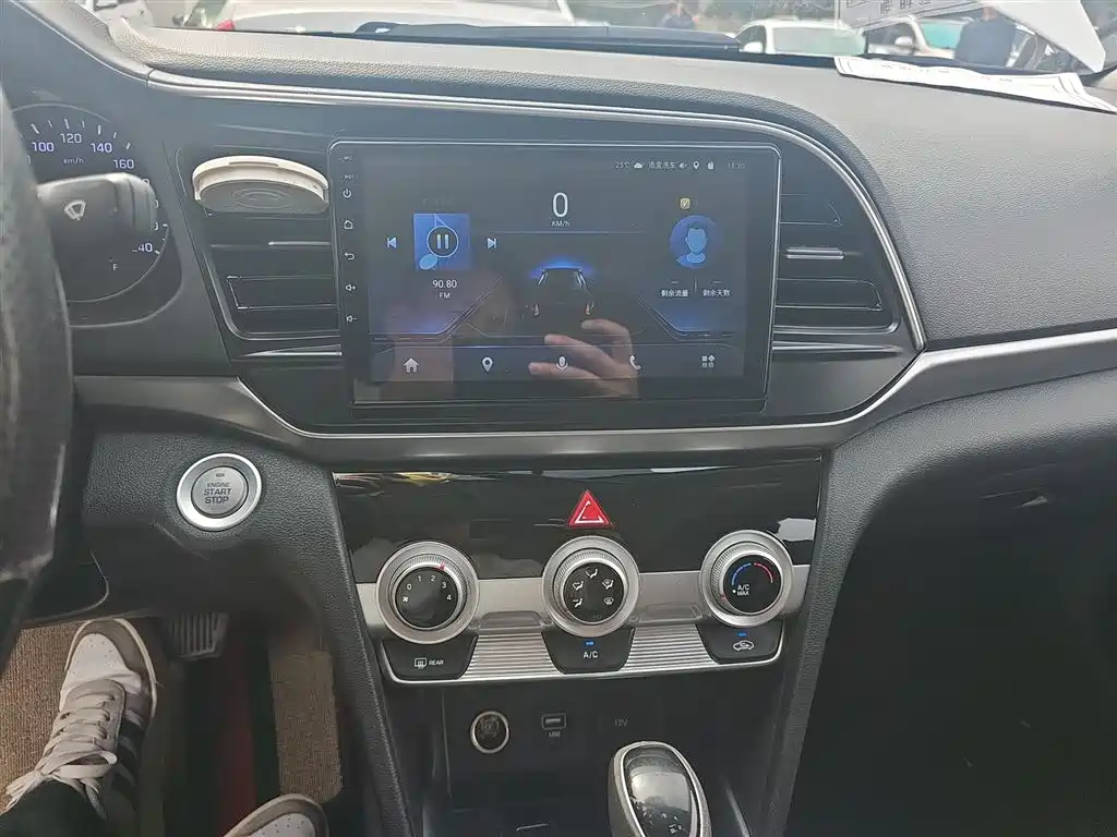 Hyundai Elantra — фото 13