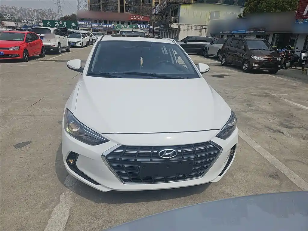 Hyundai Elantra — фото 3
