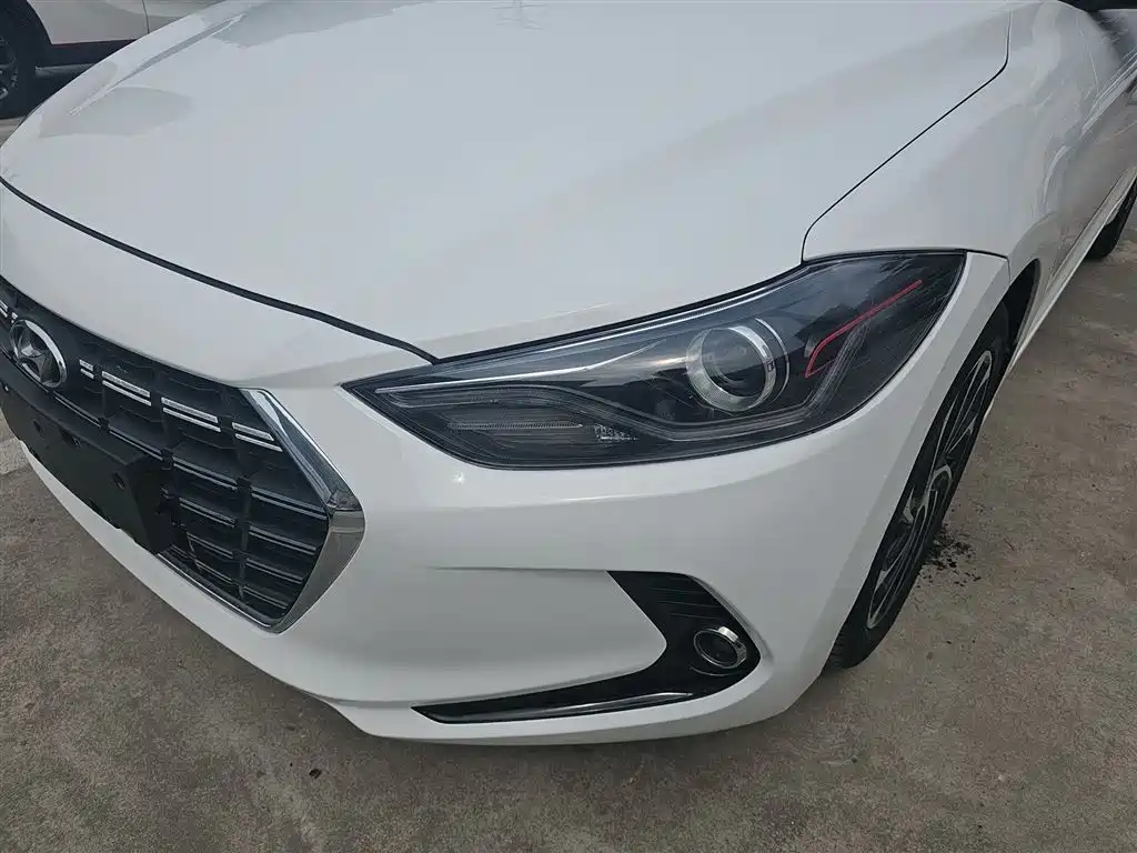 Hyundai Elantra — фото 24