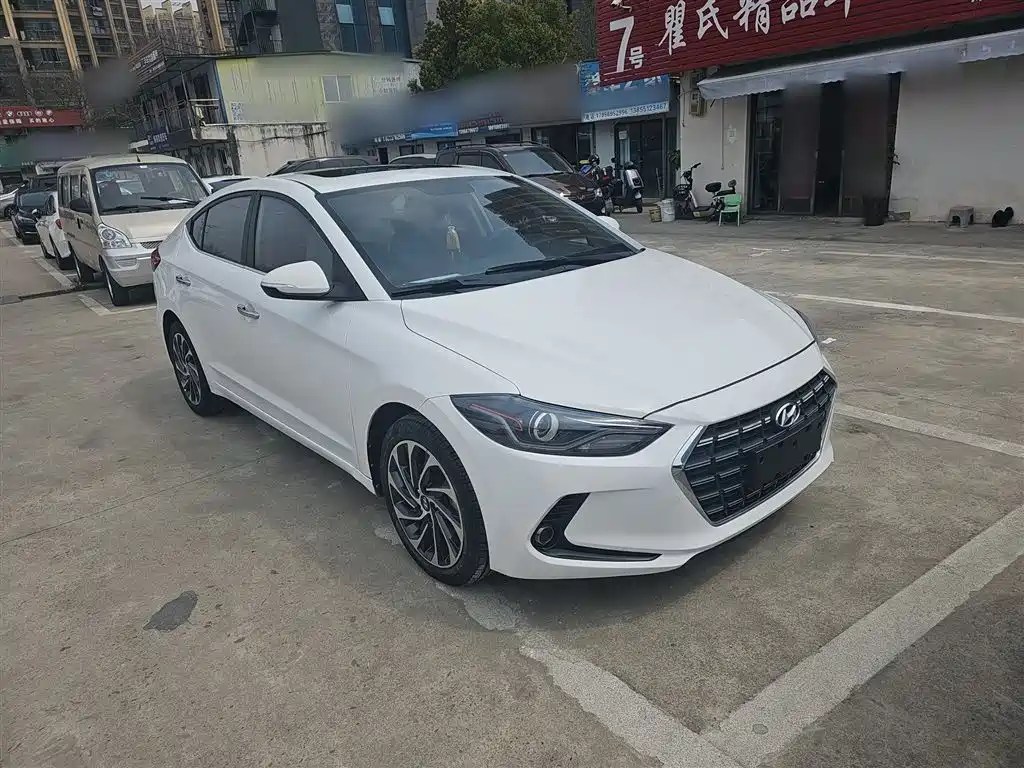 Hyundai Elantra — фото 4