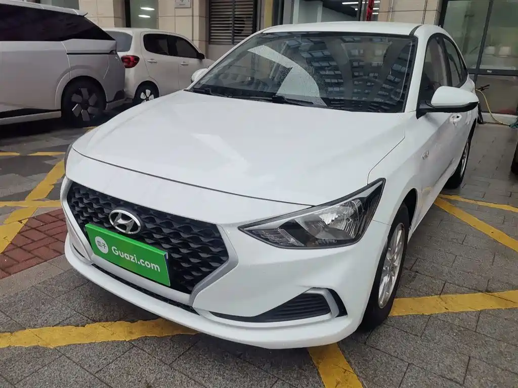 Hyundai Elantra — фото 2