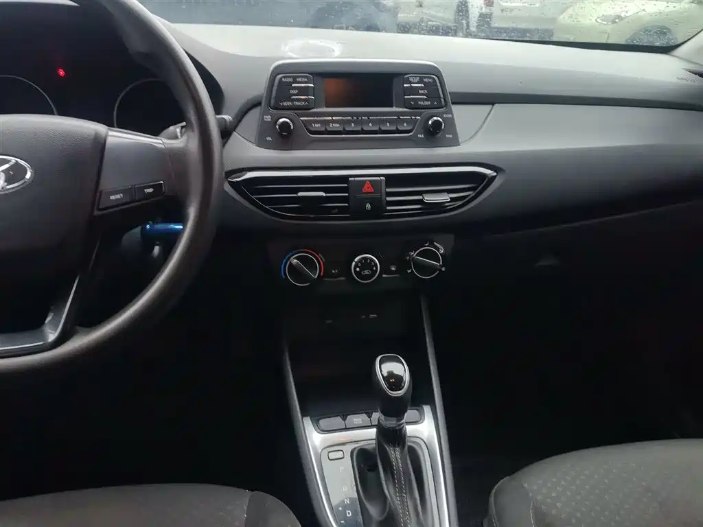 Hyundai Elantra — фото 13