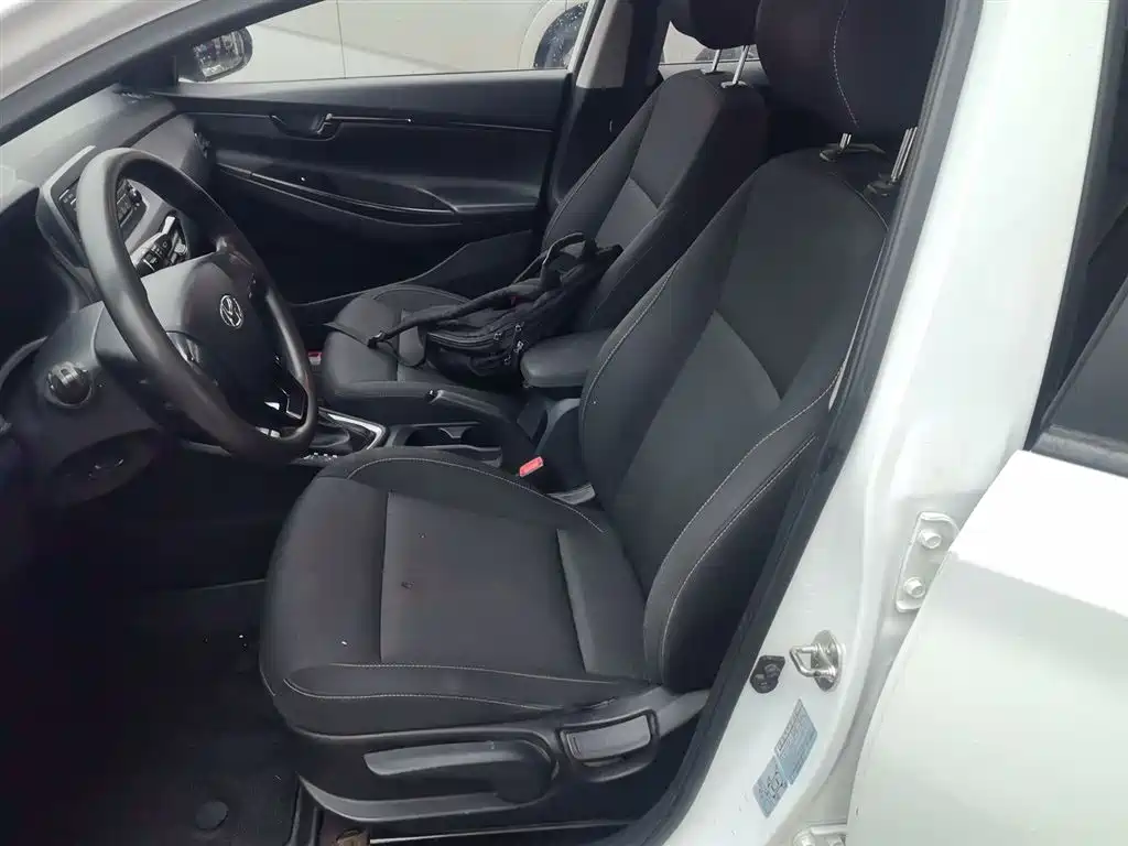 Hyundai Elantra — фото 15
