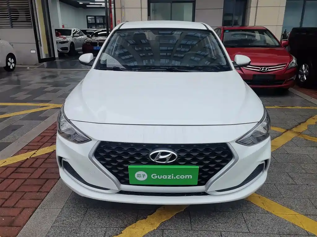 Hyundai Elantra — фото 3