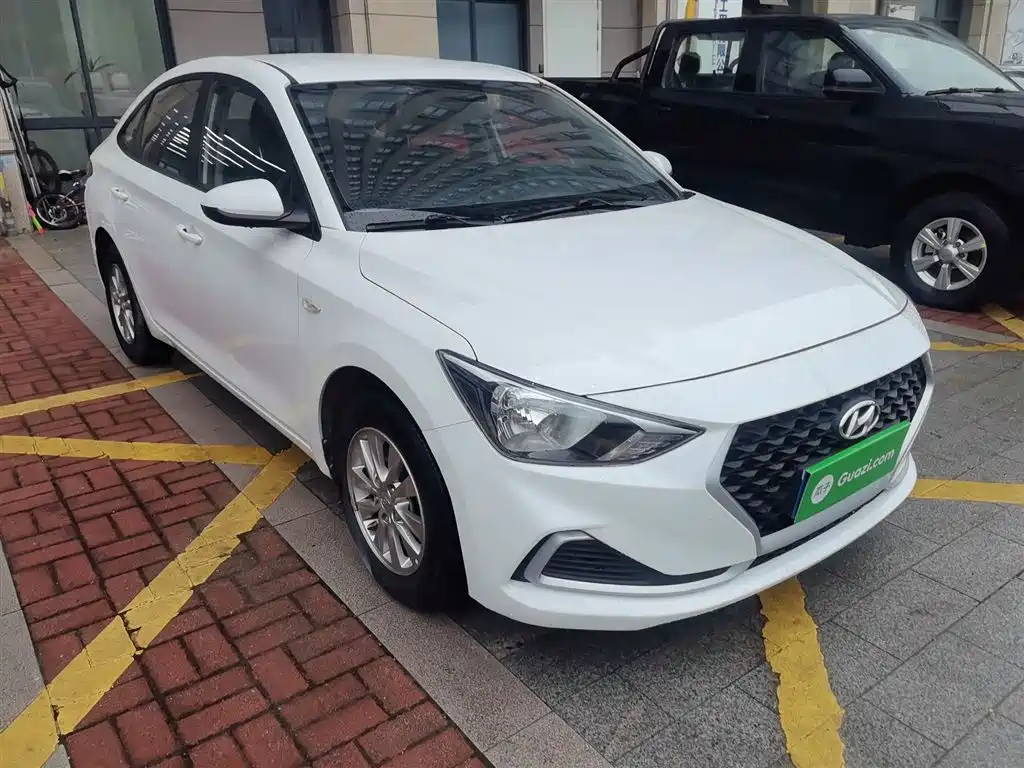 Hyundai Elantra — фото 4