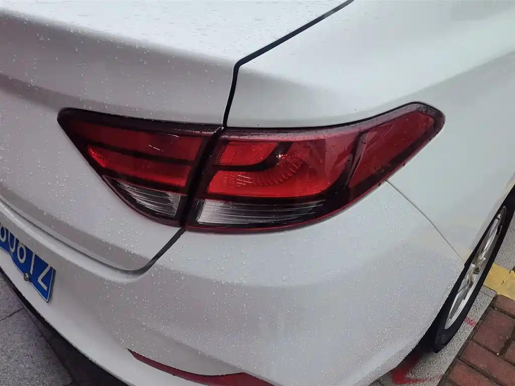 Hyundai Elantra — фото 8