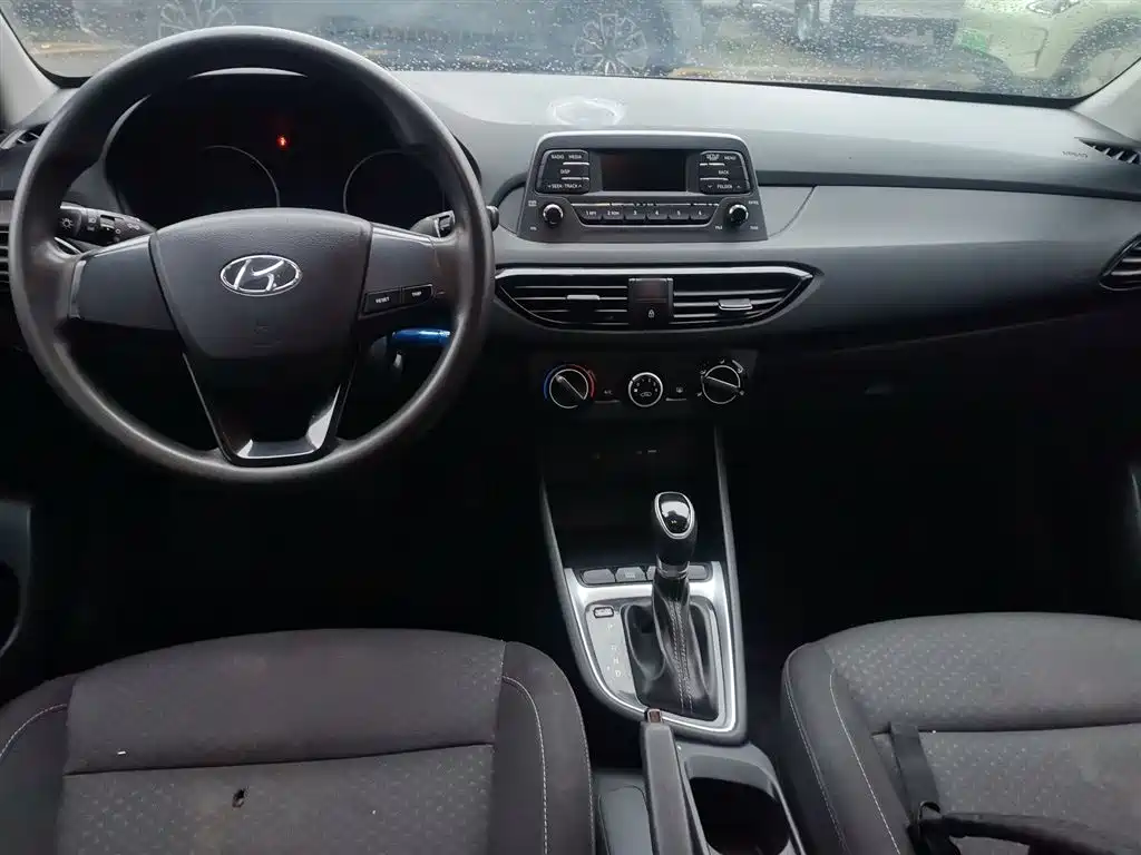 Hyundai Elantra — фото 10