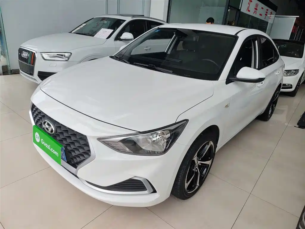 Hyundai Elantra — фото 2