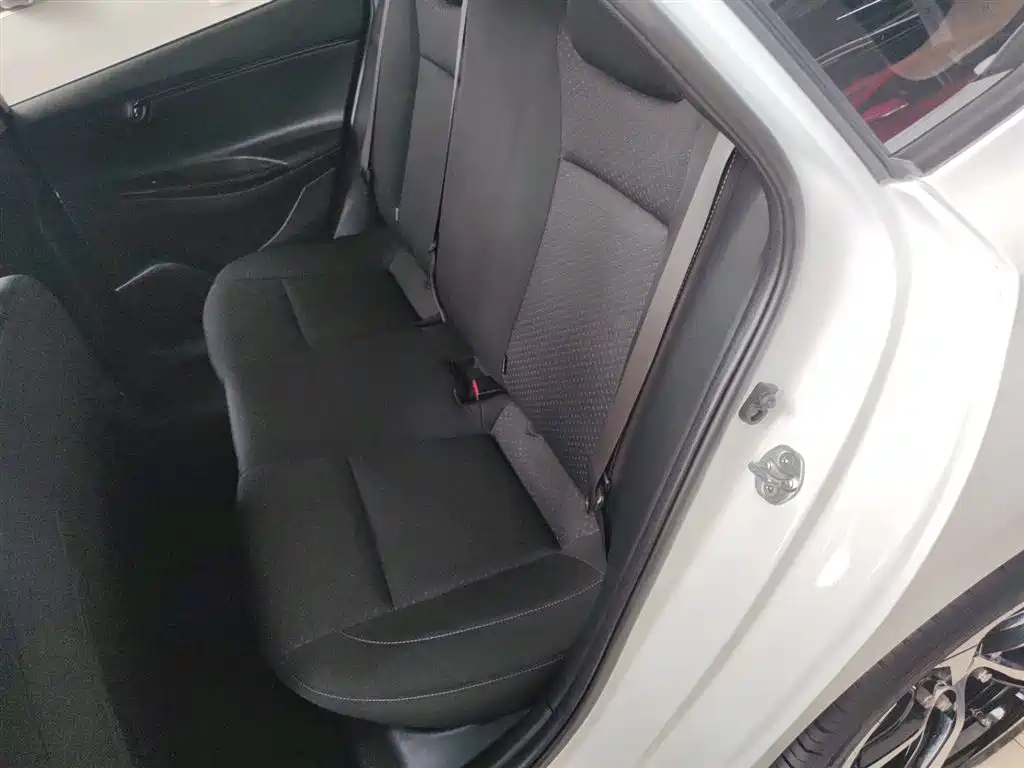 Hyundai Elantra — фото 17