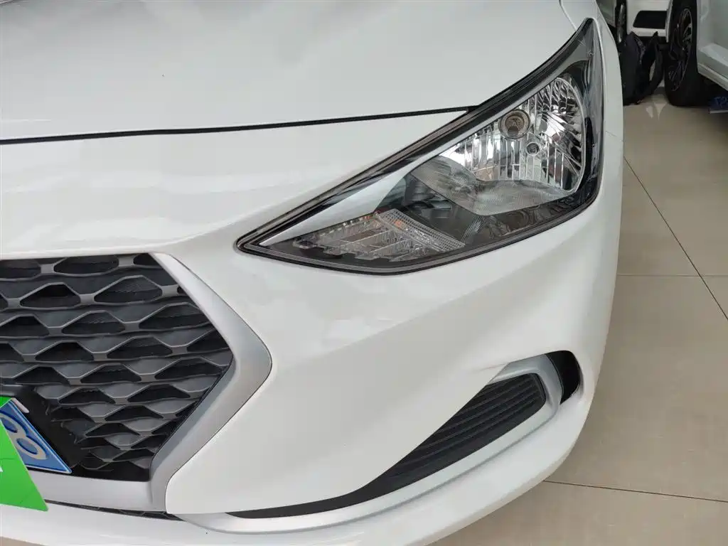 Hyundai Elantra — фото 24