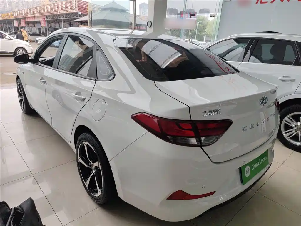 Hyundai Elantra — фото 5