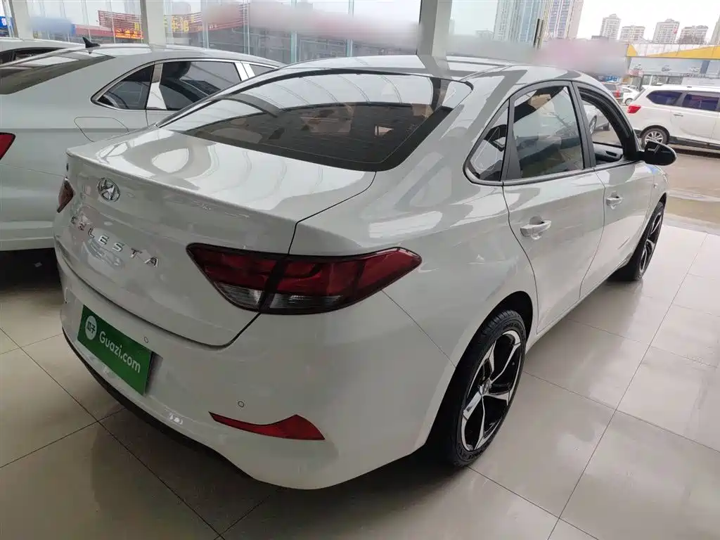 Hyundai Elantra — фото 7